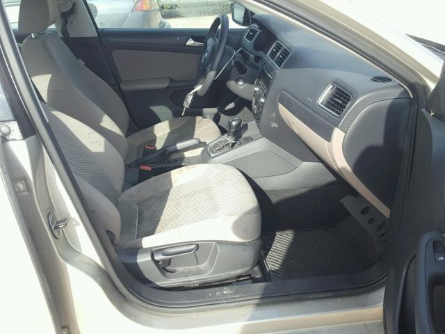 3VW2K7AJXDM215565 - 2013 VOLKSWAGEN JETTA BASE 银色 照片 5