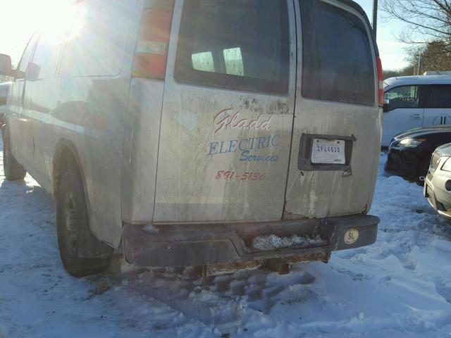 1GCFH15T261203809 - 2006 CHEVROLET EXPRESS G1 SILVER photo 3