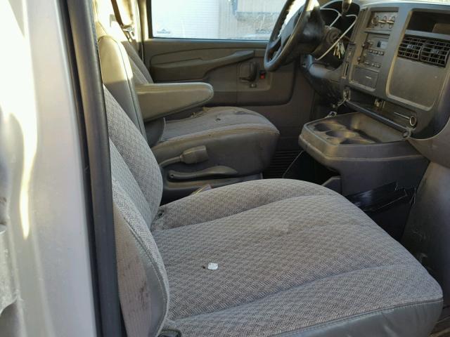 1GCFH15T261203809 - 2006 CHEVROLET EXPRESS G1 SILVER photo 5