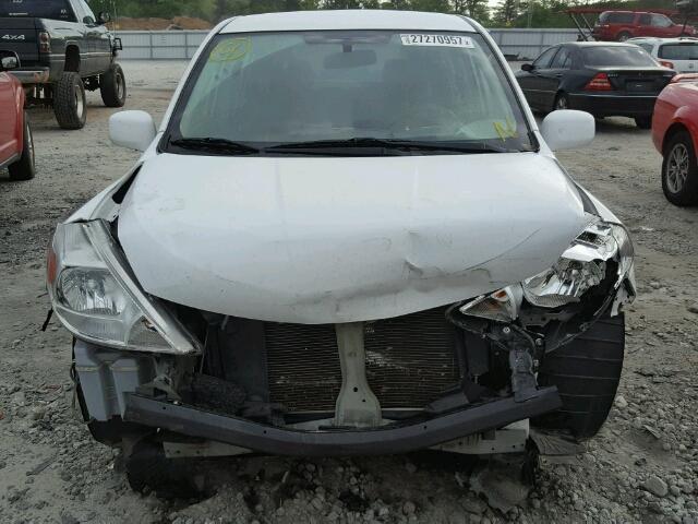 3N1BC1CP7BL506884 - 2011 NISSAN VERSA S WHITE photo 9