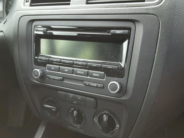 3VW2K7AJ0DM268646 - 2013 VOLKSWAGEN JETTA BASE ვერცხლისფერი ფოტო 9