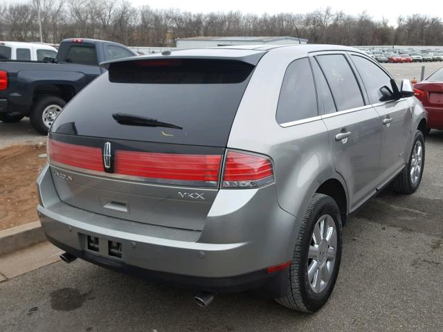 2LMDU68C28BJ11229 - 2008 LINCOLN MKX SILVER photo 4