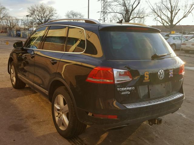 WVGFG9BP0BD002696 - 2011 VOLKSWAGEN TOUAREG HY BLACK photo 3