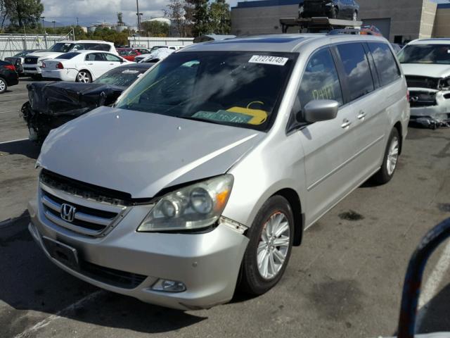 5FNRL38886B111318 - 2006 HONDA ODYSSEY TO SILVER photo 2