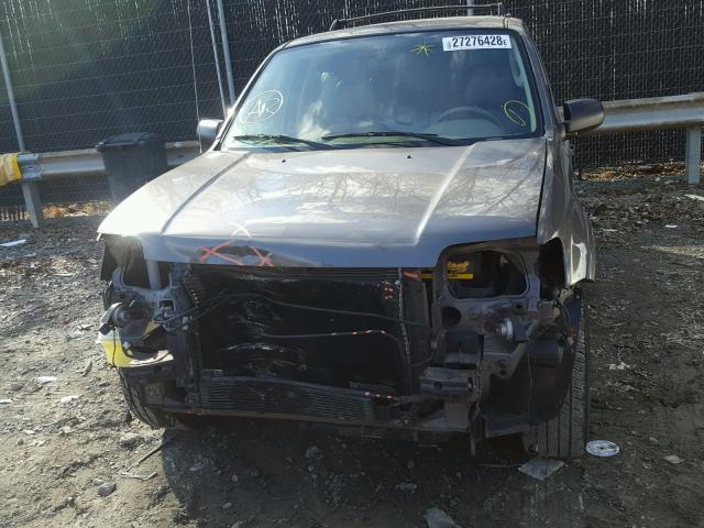 1FMYU94105KA06824 - 2005 FORD ESCAPE LIM GRAY photo 9