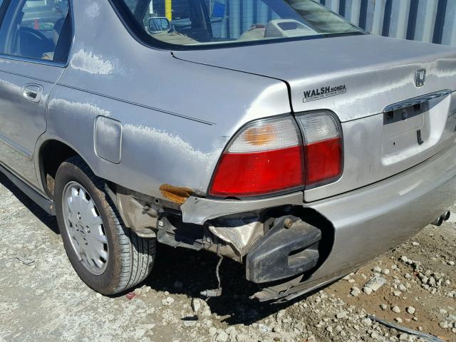 1HGCD5667VA234746 - 1997 HONDA ACCORD EX SILVER photo 9