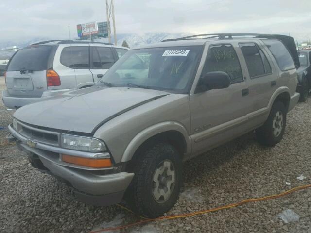 1GNDT13W42K153803 - 2002 CHEVROLET BLAZER GOLD photo 2