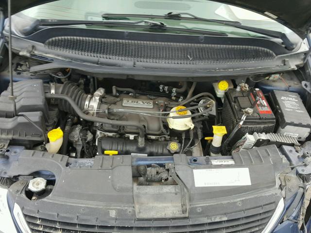 2C4GP74L02R601084 - 2002 CHRYSLER TOWN & COU BLUE photo 7