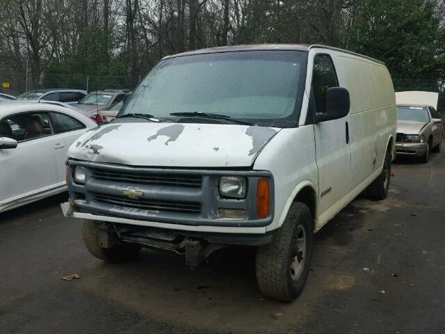 1GCHG39RX11151604 - 2001 CHEVROLET EXPRESS G3 WHITE photo 2