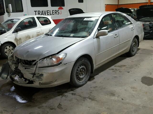 4T1BF32KX4U075970 - 2004 TOYOTA CAMRY LE SILVER photo 2