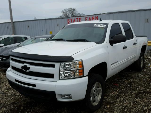 1GCPKSE72CF127053 - 2012 CHEVROLET SILVERADO WHITE photo 2