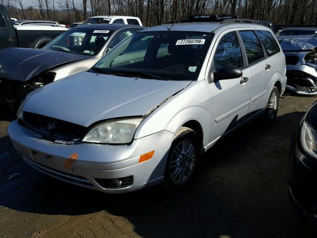 1FAHP36N17W133561 - 2007 FORD FOCUS ZXW SILVER photo 2