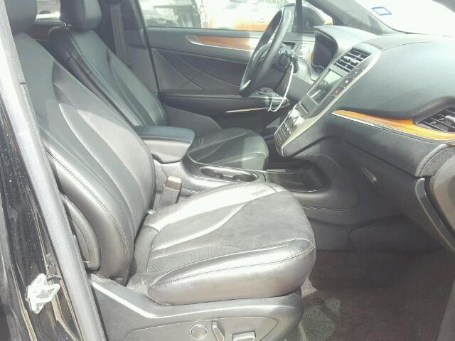 5LMCJ2C9XHUL21234 - 2017 LINCOLN MKC SELECT შავი ფოტო 5