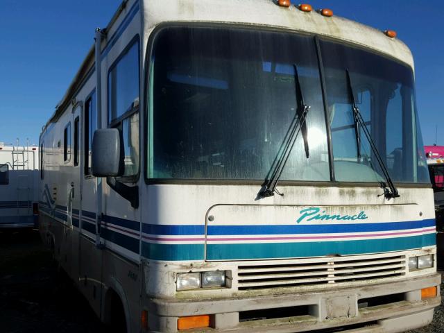 3FCMF53G3VJA14065 - 1997 FORD RV WHITE photo 1