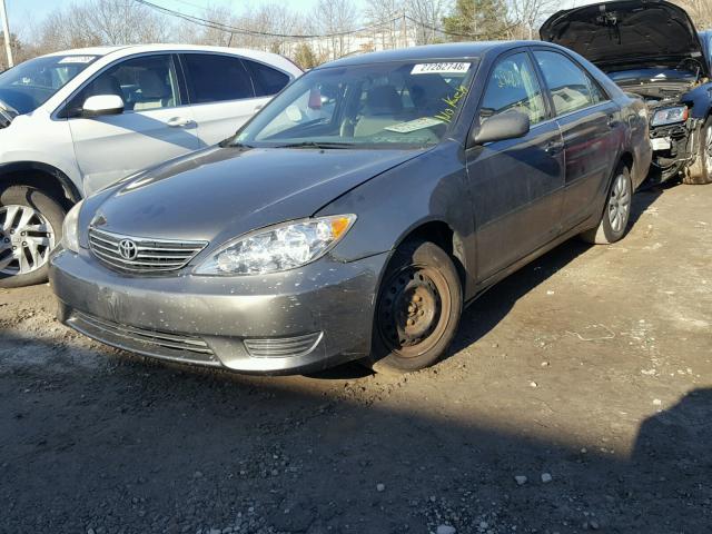 4T1BE32K25U538284 - 2005 TOYOTA CAMRY LE GRAY photo 2