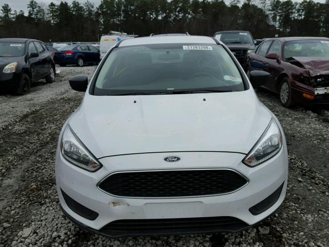 1FADP3E2XGL401840 - 2016 FORD FOCUS S WHITE photo 9