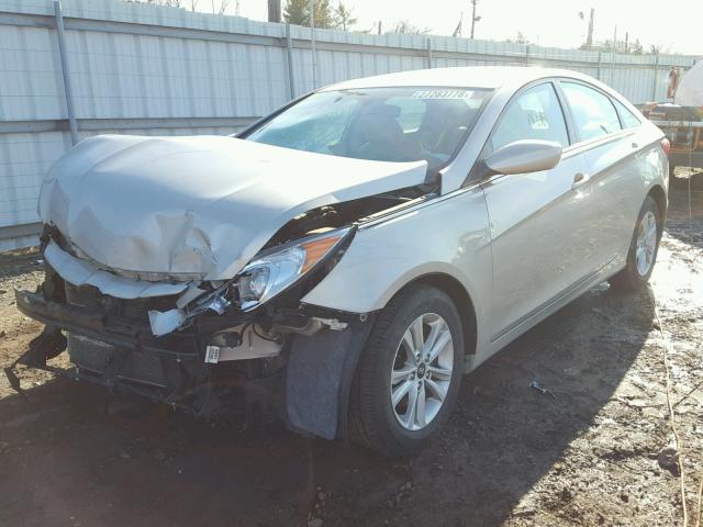 5NPEB4AC9BH218282 - 2011 HYUNDAI SONATA GLS GOLD photo 2