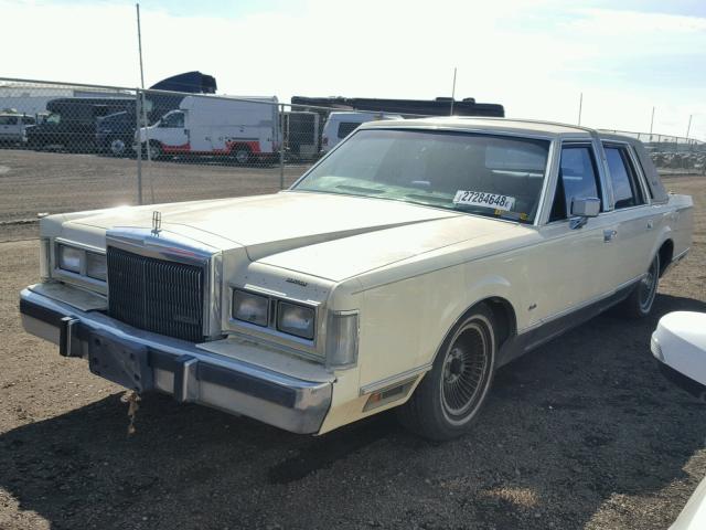 1LNBM81F3KY747557 - 1989 LINCOLN TOWN CAR CREAM photo 2