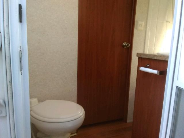 4YDT310239B630430 - 2009 KEYSTONE OUTBACK CREAM photo 6