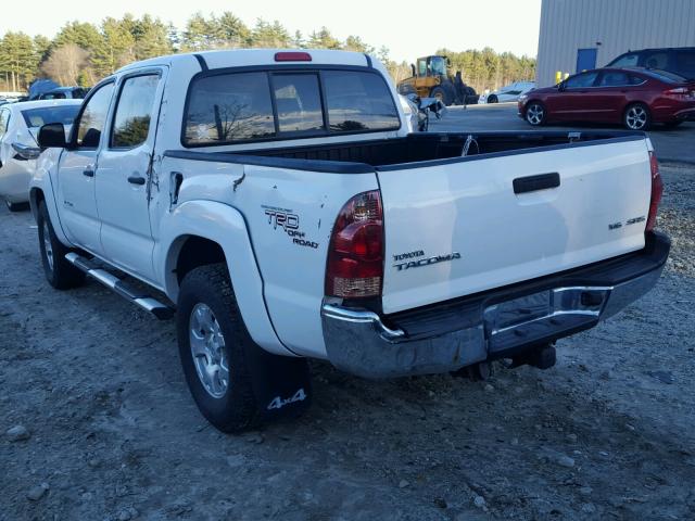 3TMLU42N78M013970 - 2008 TOYOTA TACOMA DOU WHITE photo 3