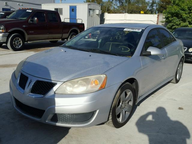 1G2ZA5E04A4134616 - 2010 PONTIAC G6 SILVER photo 2