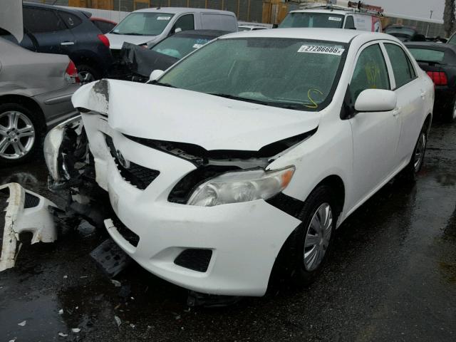 1NXBU40E39Z124670 - 2009 TOYOTA COROLLA BA WHITE photo 2