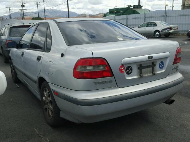 YV1VS2553YF499489 - 2000 VOLVO S40 SILVER photo 3