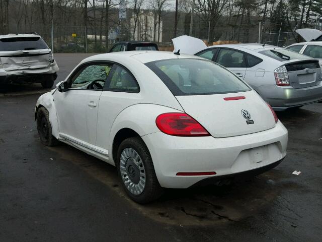 3VWJP7AT6DM693707 - 2013 VOLKSWAGEN BEETLE WHITE photo 3