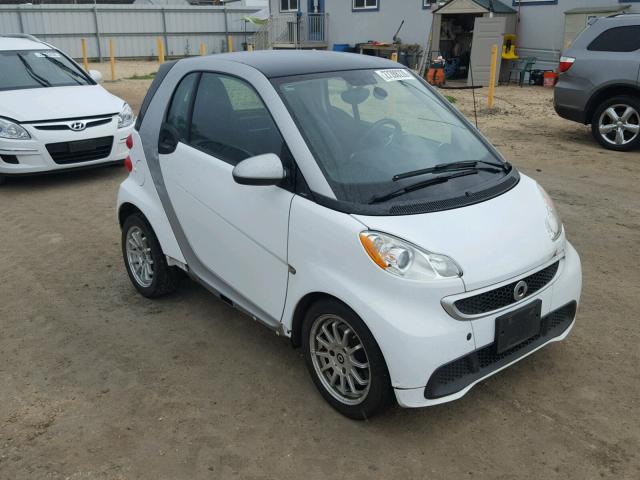 WMEEJ3BA8DK605597 - 2013 SMART FORTWO PUR WHITE photo 1