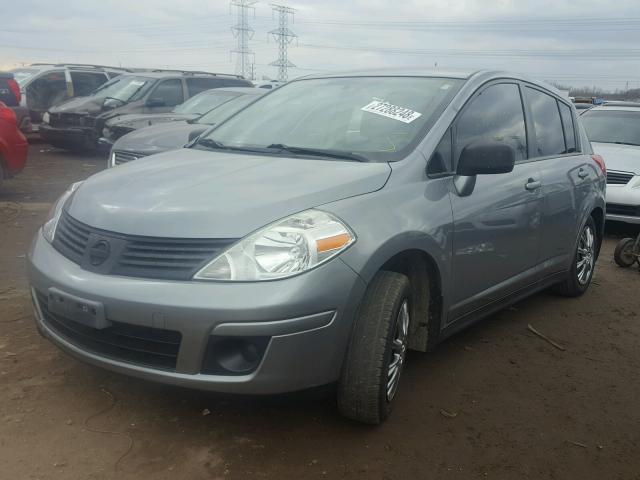 3N1BC13E79L355361 - 2009 NISSAN VERSA S GRAY photo 2