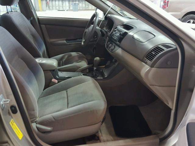 4T1BE30K15U393130 - 2005 TOYOTA CAMRY LE TAN photo 5