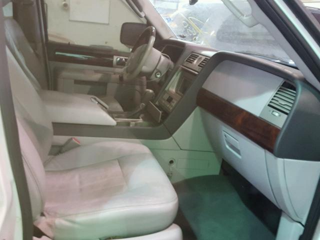 5LMFU28R24LJ41050 - 2004 LINCOLN NAVIGATOR WHITE photo 5