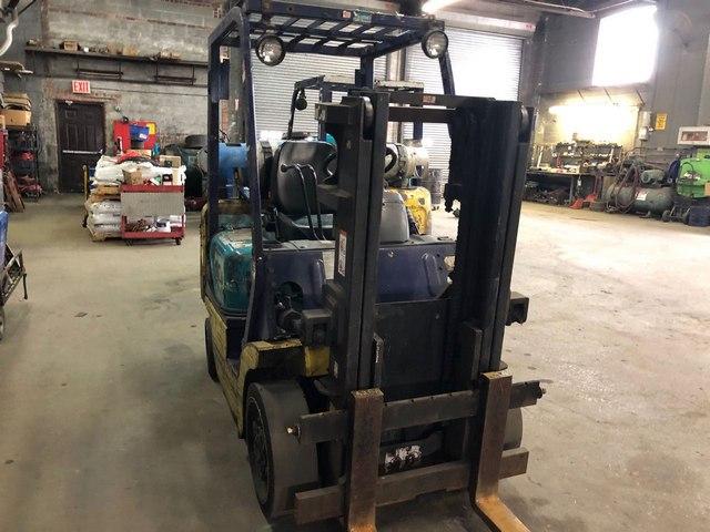 555076A - 2001 KMTS FORKLIFT UNKNOWN - NOT OK FOR INV. photo 1