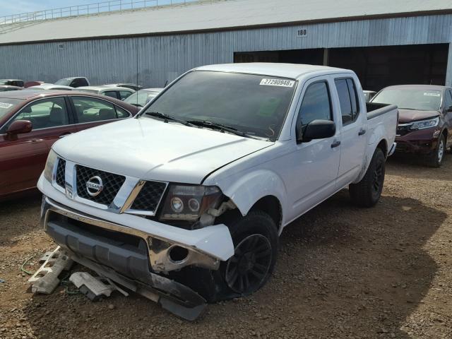 1N6AD07U58C438067 - 2008 NISSAN FRONTIER C WHITE photo 2