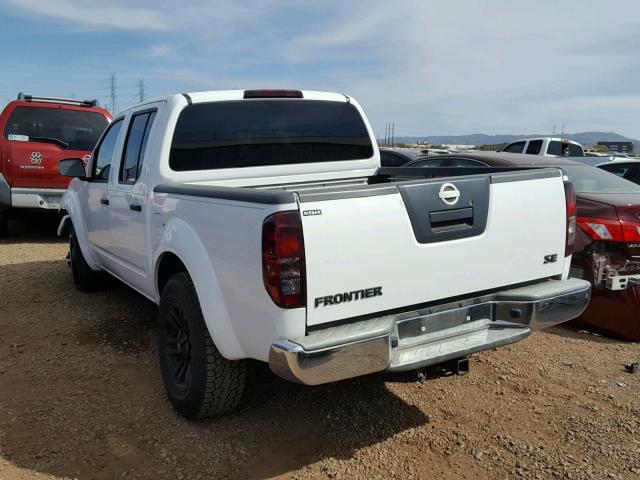 1N6AD07U58C438067 - 2008 NISSAN FRONTIER C WHITE photo 3