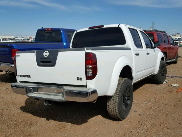 1N6AD07U58C438067 - 2008 NISSAN FRONTIER C WHITE photo 4