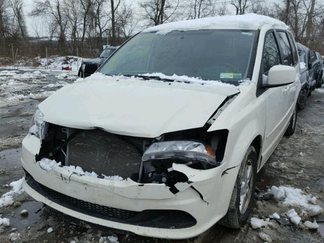 2D4RN3DG5BR639830 - 2011 DODGE GRAND CARA WHITE photo 2