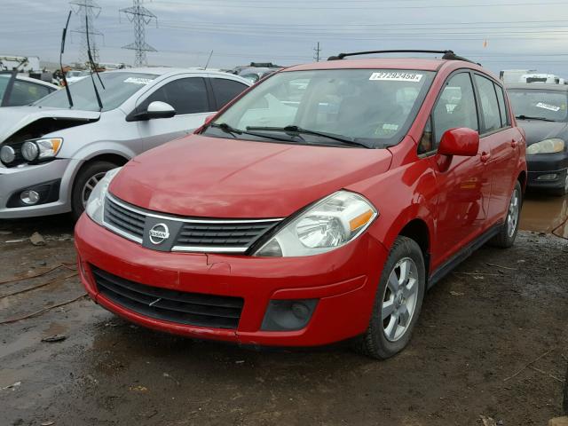 3N1BC13E89L412487 - 2009 NISSAN VERSA S RED photo 2