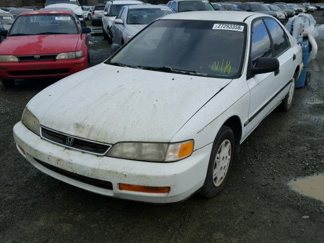 1HGCD5624TA023546 - 1996 HONDA ACCORD DX WHITE photo 2