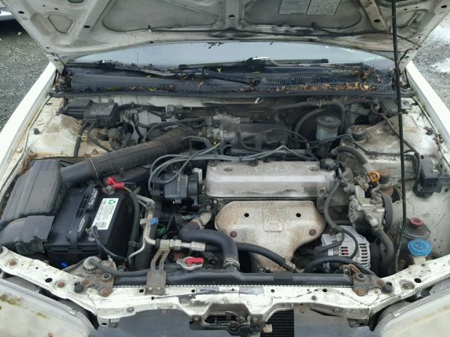 1HGCD5624TA023546 - 1996 HONDA ACCORD DX WHITE photo 7