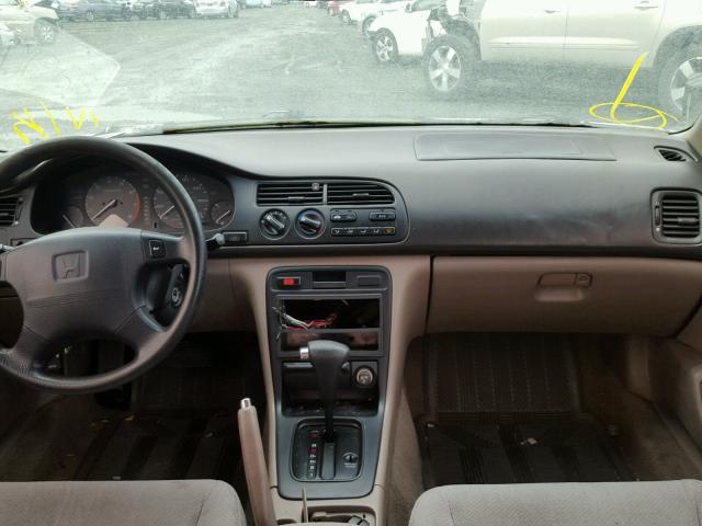 1HGCD5624TA023546 - 1996 HONDA ACCORD DX WHITE photo 9