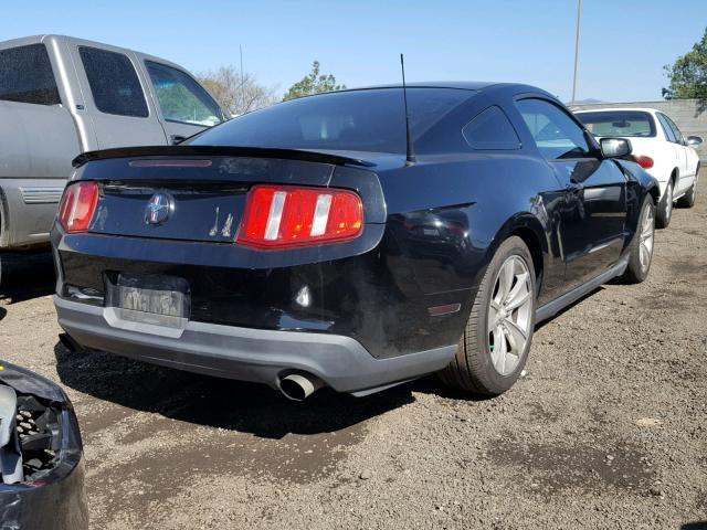 1ZVBP8AM4C5262239 - 2012 FORD MUSTANG BLACK photo 4