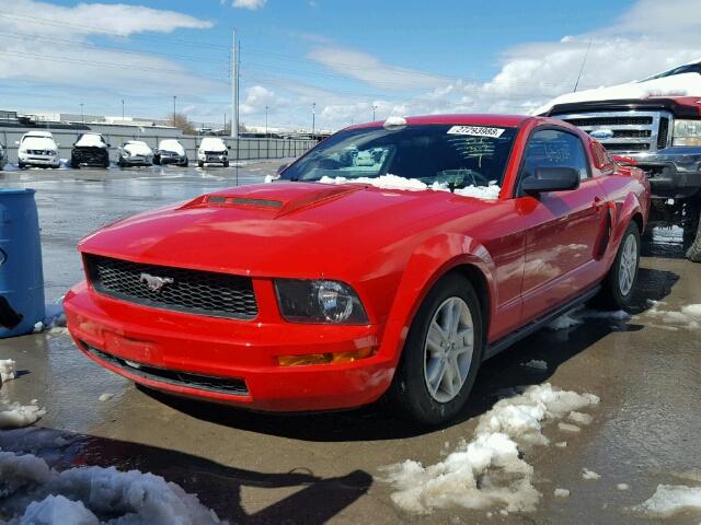 1ZVFT80N965176405 - 2006 FORD MUSTANG RED photo 2