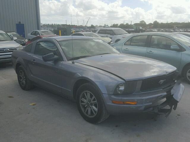 1ZVHT80N365135132 - 2006 FORD MUSTANG SILVER photo 1