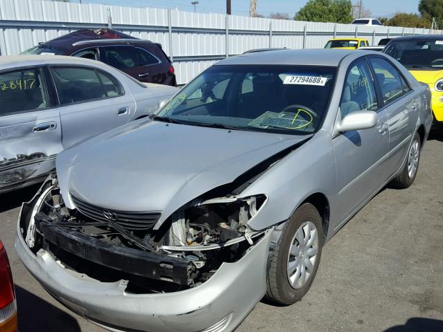 4T1BE32K95U407434 - 2005 TOYOTA CAMRY LE SILVER photo 2