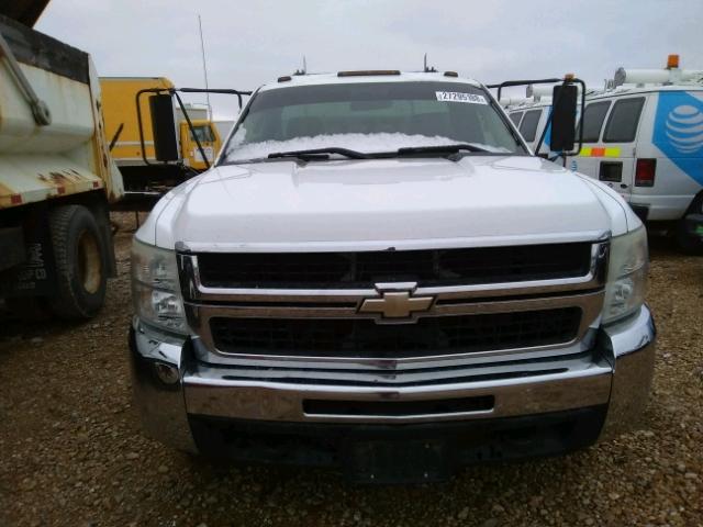 1GBJC34K88E131902 - 2008 CHEVROLET SILVERADO WHITE photo 9