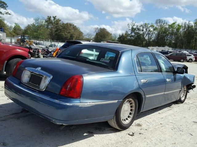 1LNHM81W31Y630103 - 2001 LINCOLN TOWN CAR E BLUE photo 4