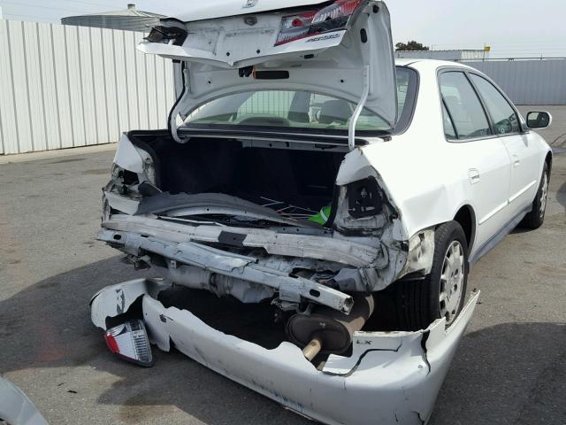 1HGCG66592A123468 - 2002 HONDA ACCORD LX WHITE photo 4