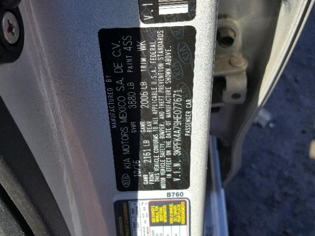 3KPFK4A79HE077671 - 2017 KIA FORTE LX SILVER photo 10