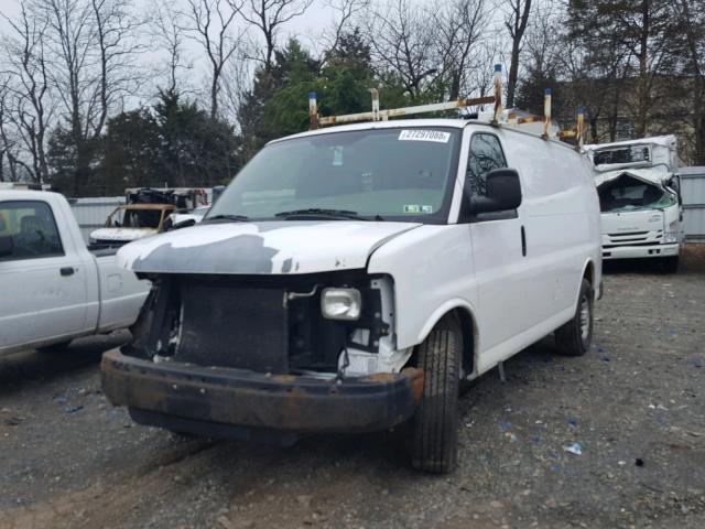 1GCGG25VX71224956 - 2007 CHEVROLET EXPRESS G2 WHITE photo 2